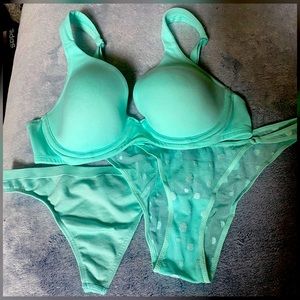 Vintage Body IPEX by Victoria’s Secret beautiful turquoise bra and 2 panties set